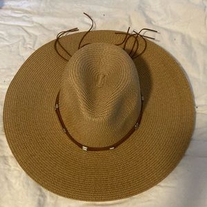 Sun hat from lulus, brand new never worn
